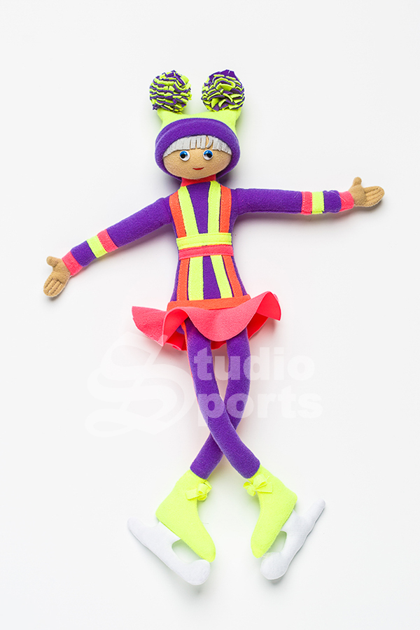 Кукла на коньках от дизайнера